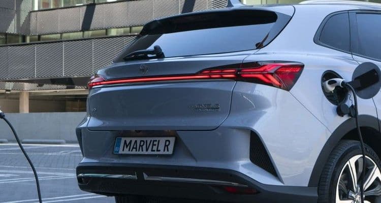 Silver MG Marvel R being loaded