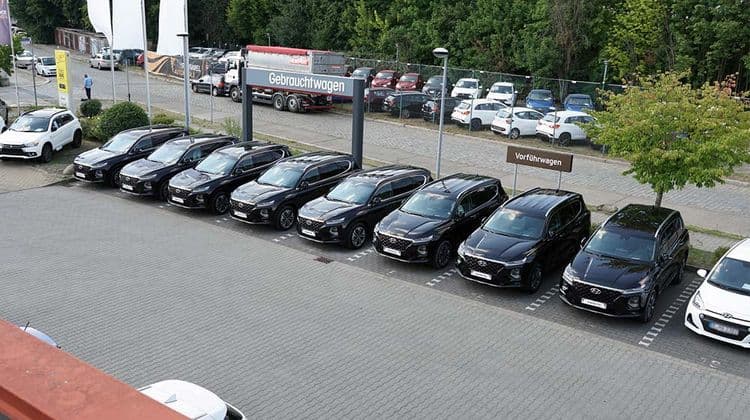 A black Hyundai SANTA FE fleet