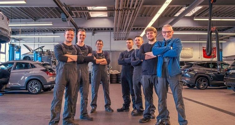 unfallreparatur-berlin-team-082025.jpg