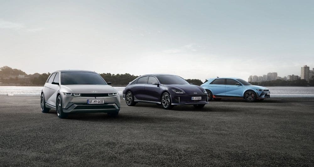 Hyundai IONIQ 5, Hyundai IONIQ 6 und Hyundai IONIQ 5 N stehen nebeneinander.