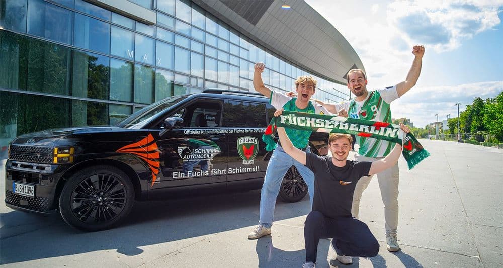 Füchse Berlin Fans vor der Max Schmeling Halle