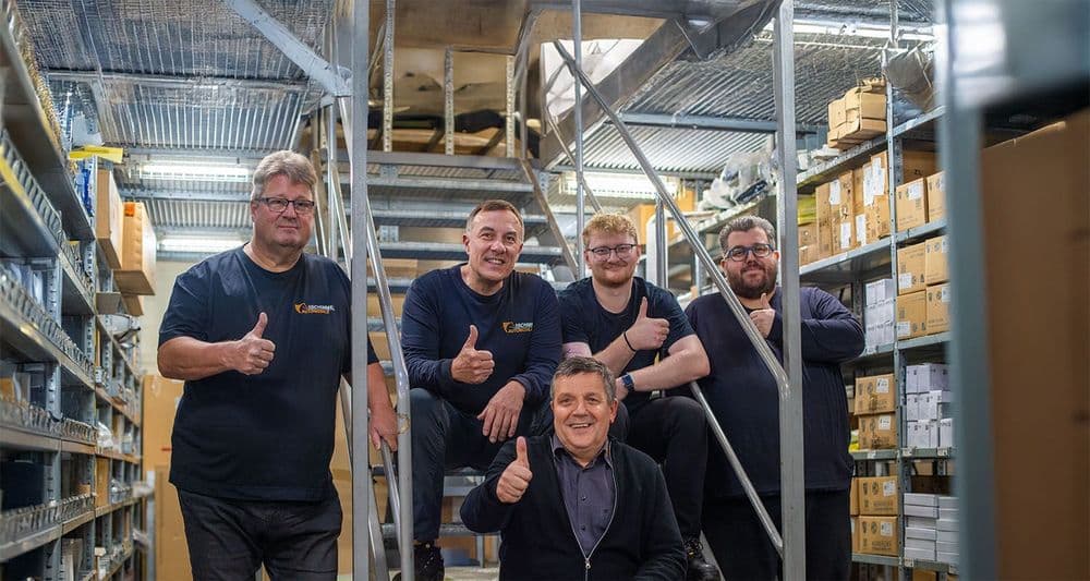 Сотрудник отдела обслуживания запчастей в CSB Schimmel Automobile.