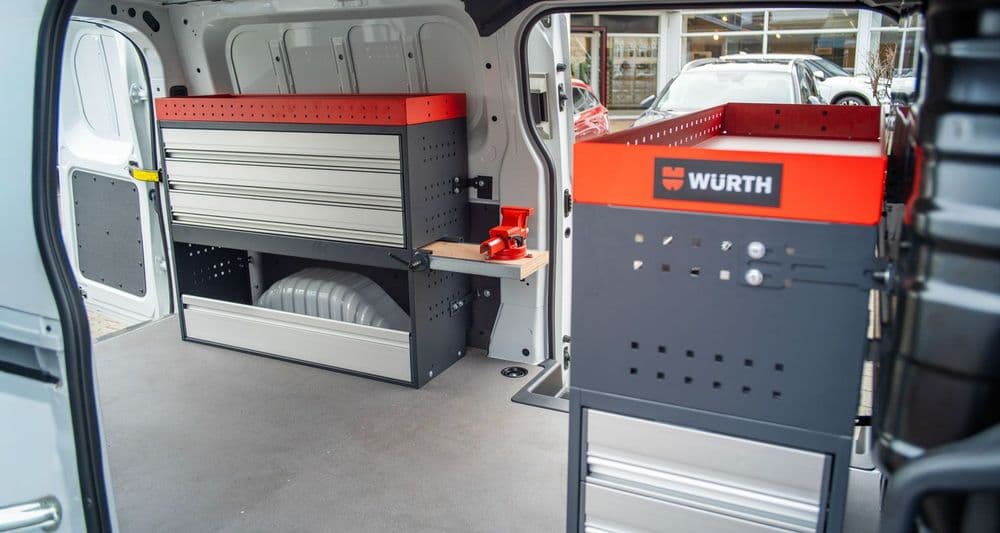 MAXUS со встроенными шкафами от WÜRTH.