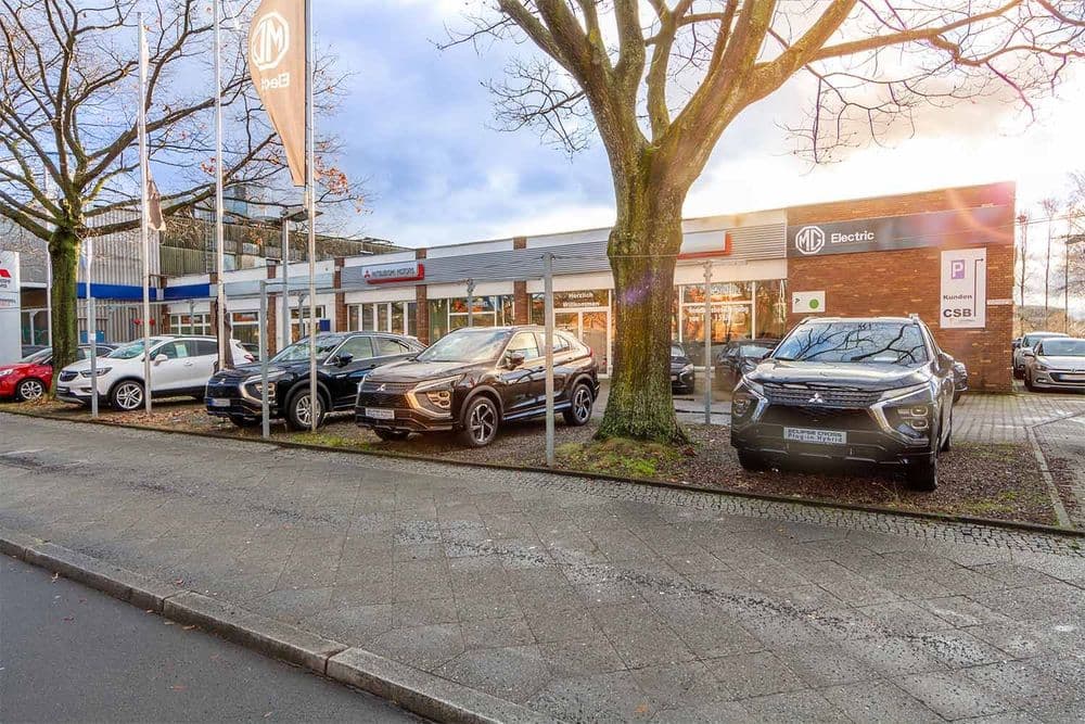 Filiale in Berlin Spandau Mitsubishi aussen Sonnenschein